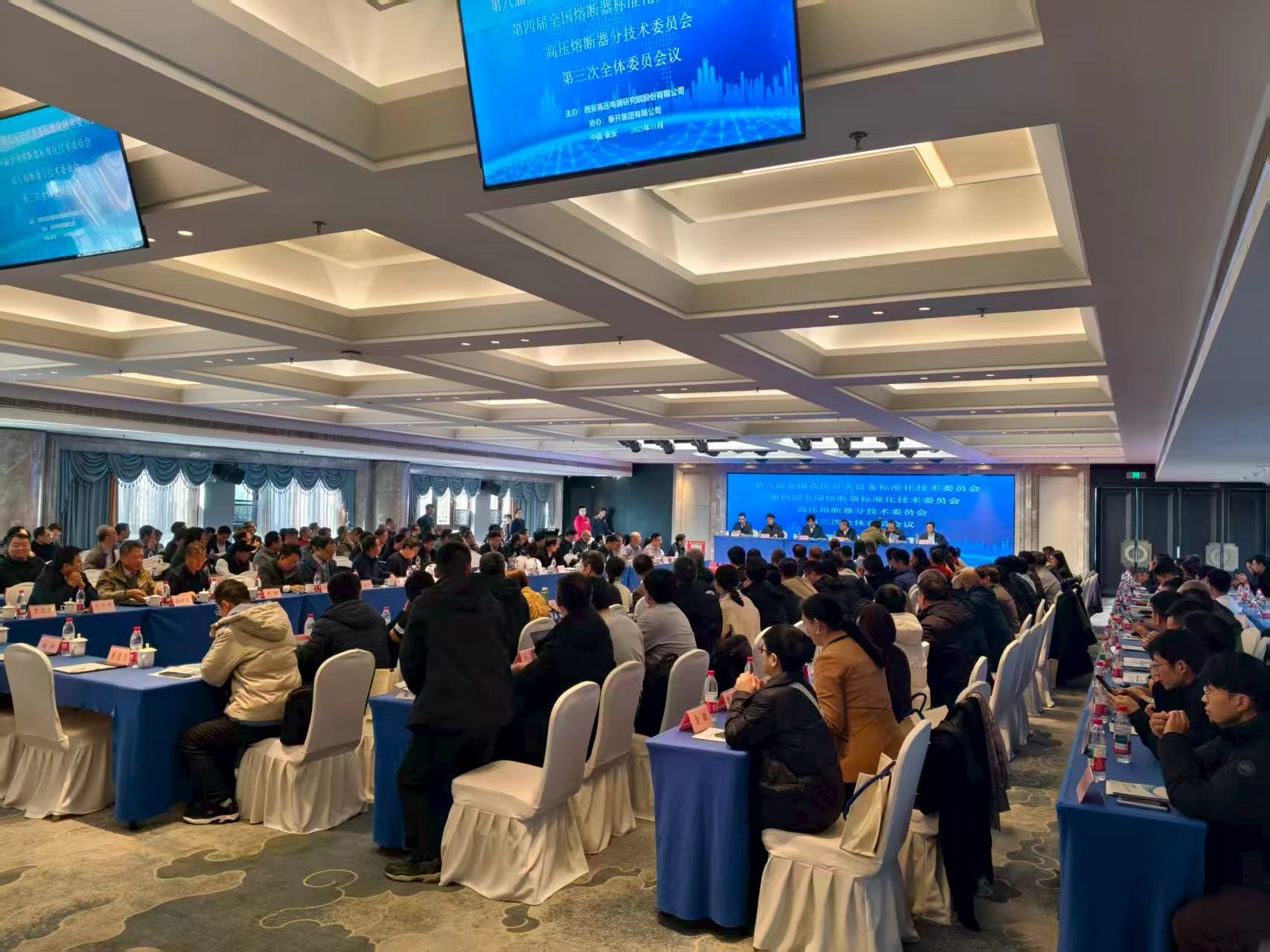 長(zhǎng)開(kāi)廠(chǎng)集團(tuán)負(fù)責(zé)牽頭起草的NB/T 42044-20XX通過(guò)高壓開(kāi)關(guān)設(shè)備標(biāo)委會(huì)審核